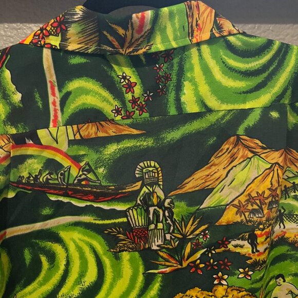 Vintage ROYAL ISLANDER  Hawaiian Print Polyester Button Down ALOHA SHIRT EUC - M - Picture 5 of 10